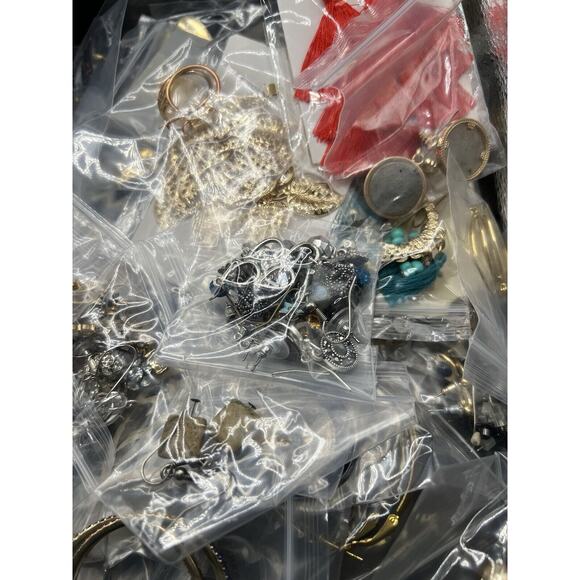 Lot Of Over 100 Pairs Sorted And Matched Earrings Clip On And Pierced  - Picture 4 of 4